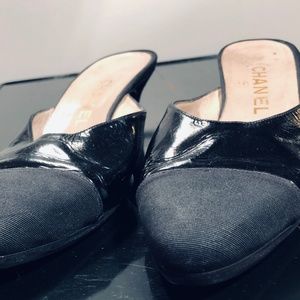 CHANEL BLACK PATENT LEATHER AND MULES, SZ7